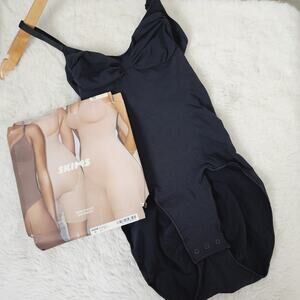 NEW SKIMS Seamless Sculpt Brief Bodysuit Shapewear Scoop Black L